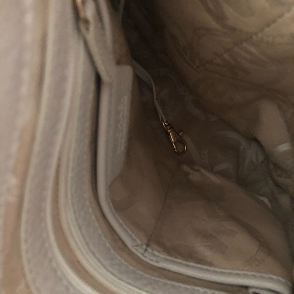 Michael Kors crossbody purse. Leather. Like new. - Picture 4 of 4